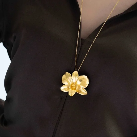 RISIS 24k Gold Dipped Real Orchid Singaporean Brooch or Pendant - Picture 8 of 8